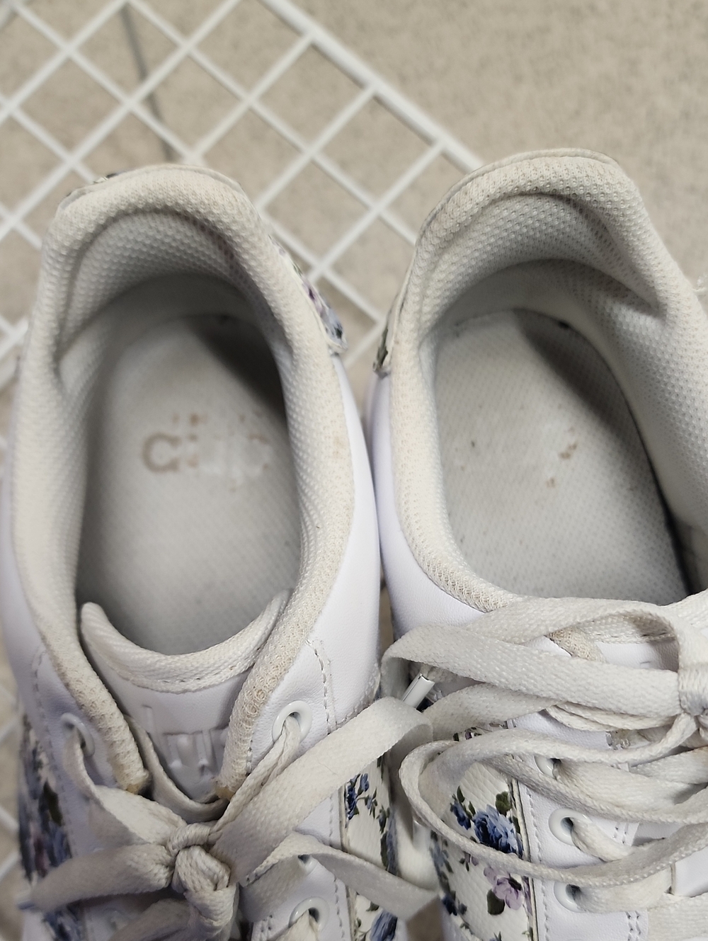 White Floral Lace-Up Women’s Sneakers with Blue Accents - Picture 4 of 6
